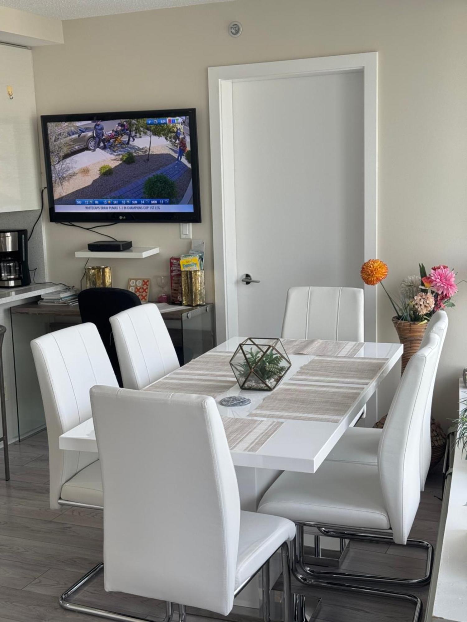 Downtown Water View Condo: Modern 2br With Ac And Parking Apartamento